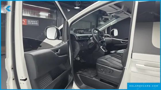 HYUNDAI STARIA L3.5 CARGO 5-SEATER