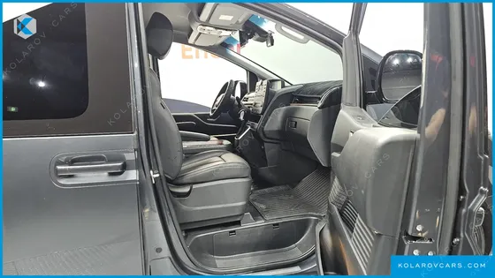 HYUNDAI STARIA CARGO 5-SEATER
