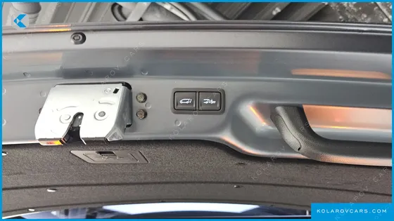 HYUNDAI STARIA CARGO 5-SEATER