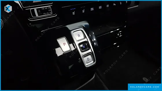 HYUNDAI STARIA L3.5 LOUNGE 9-SEATER