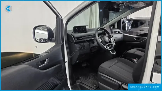 HYUNDAI STARIA CARGO 5-SEATER
