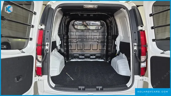 HYUNDAI STARIA CARGO 5-SEATER