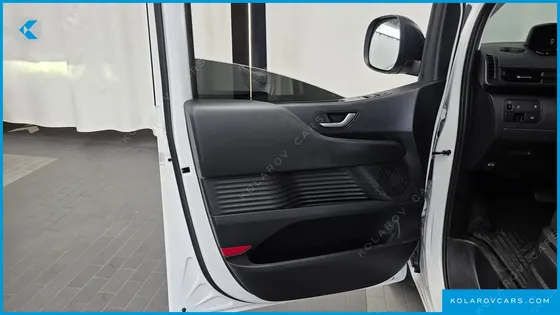 HYUNDAI STARIA CARGO 5-SEATER