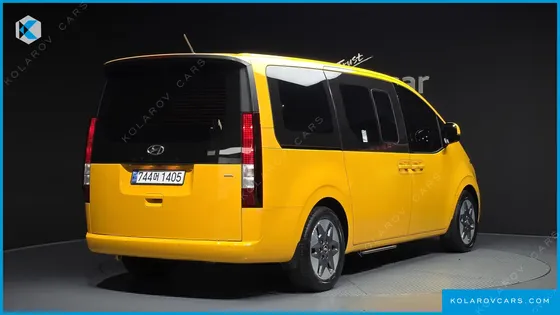 HYUNDAI STARIA 4WD TOURER 11-SEATER