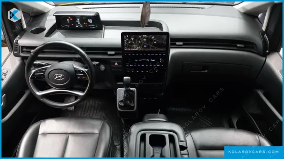 HYUNDAI STARIA 4WD TOURER 11-SEATER