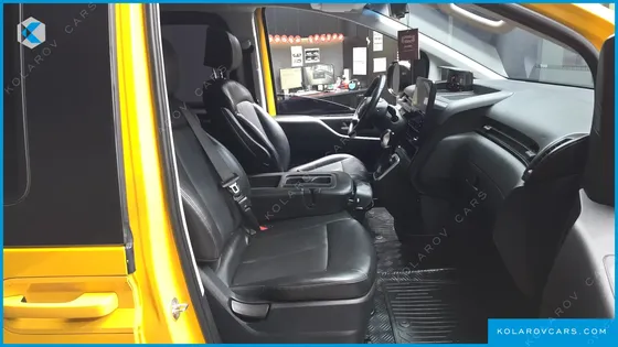 HYUNDAI STARIA 4WD TOURER 11-SEATER