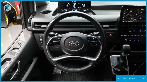 HYUNDAI STARIA 4WD TOURER 11-SEATER