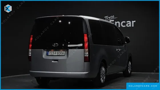 HYUNDAI STARIA 4WD TOURER 11-SEATER