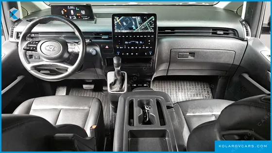 HYUNDAI STARIA 4WD TOURER 11-SEATER