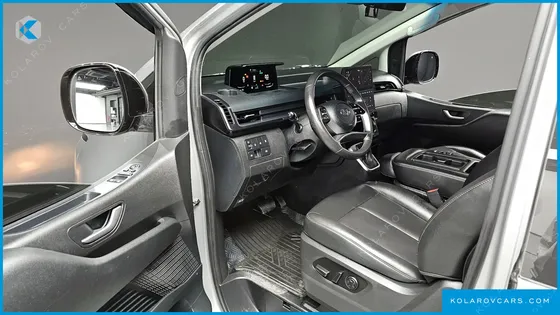 HYUNDAI STARIA 4WD TOURER 11-SEATER