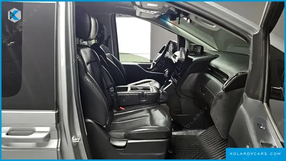 HYUNDAI STARIA 4WD TOURER 11-SEATER
