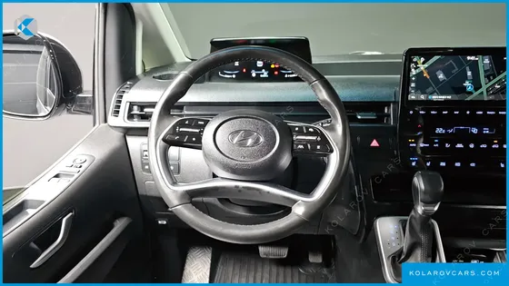 HYUNDAI STARIA 4WD TOURER 11-SEATER