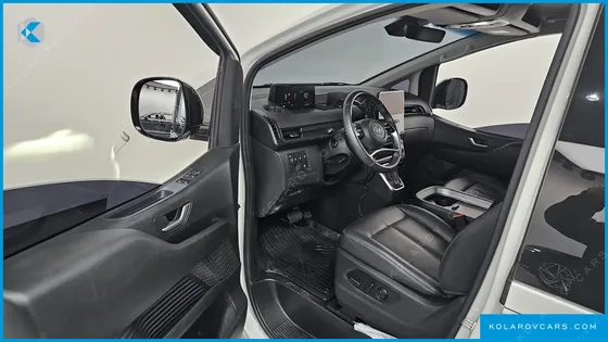 HYUNDAI STARIA CARGO 5-SEATER