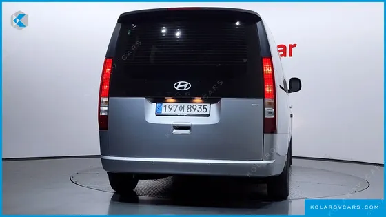 HYUNDAI STARIA 4WD TOURER 9-SEATER