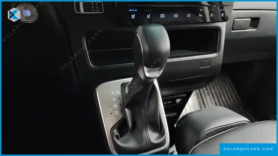 HYUNDAI STARIA 4WD TOURER 9-SEATER