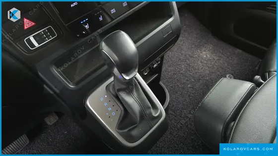 HYUNDAI STARIA 4WD TOURER 9-SEATER