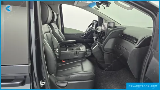 HYUNDAI STARIA 4WD TOURER 9-SEATER