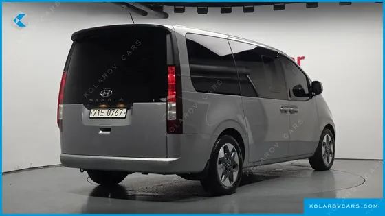HYUNDAI STARIA TOURER 11-SEATER