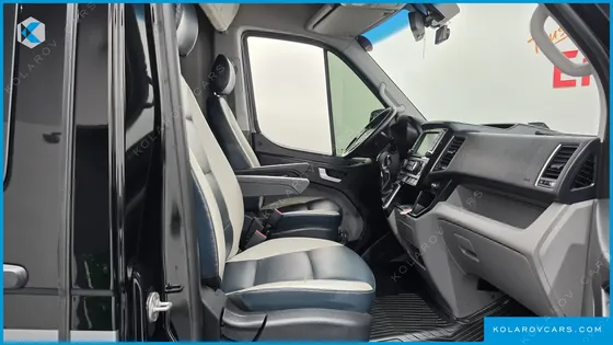 HYUNDAI SOLATI 11-SEATER