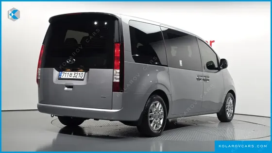 HYUNDAI STARIA 4WD TOURER 11-SEATER