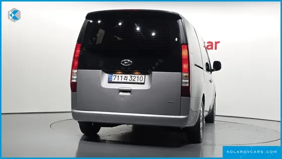 HYUNDAI STARIA 4WD TOURER 11-SEATER