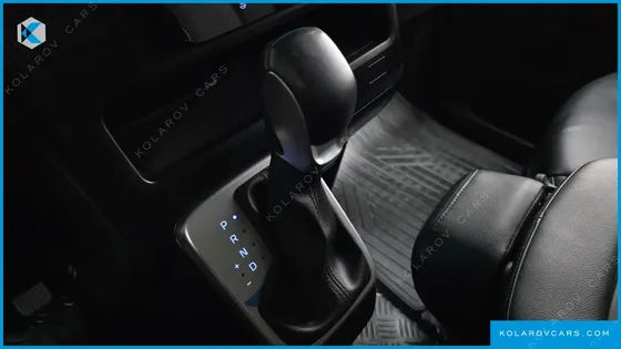 HYUNDAI STARIA 4WD TOURER 11-SEATER