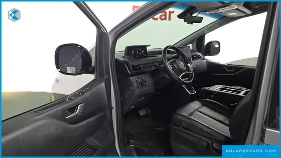 HYUNDAI STARIA 4WD TOURER 11-SEATER