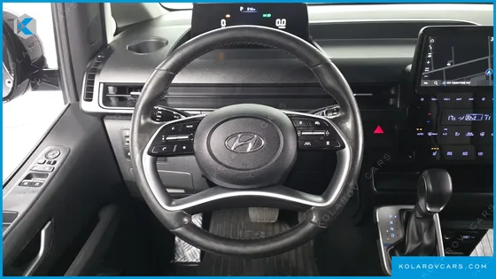HYUNDAI STARIA 4WD TOURER 11-SEATER