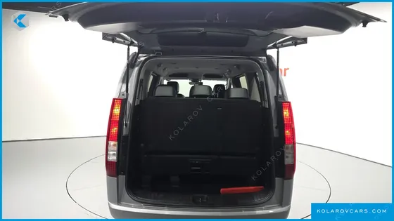HYUNDAI STARIA 4WD TOURER 11-SEATER