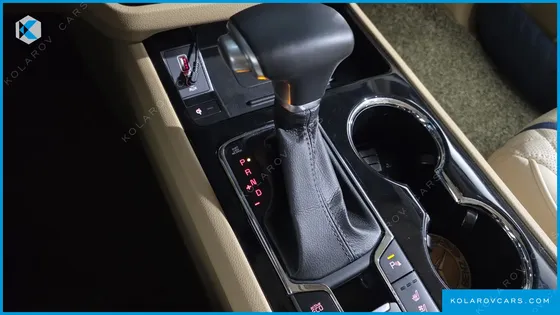 KIA CARNIVAL GASOLINE 7-SEATER HI-LIMOUSINE (SPECIAL)