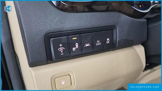 KIA CARNIVAL GASOLINE 7-SEATER HI-LIMOUSINE (SPECIAL)