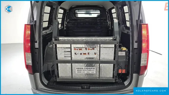 HYUNDAI STARIA L3.5 CARGO 5-SEATER