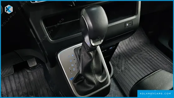 HYUNDAI STARIA 4WD TOURER 9-SEATER