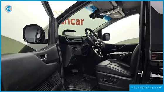 HYUNDAI STARIA 4WD TOURER 9-SEATER