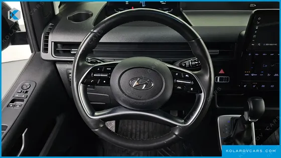 HYUNDAI STARIA 4WD TOURER 9-SEATER