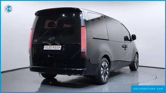 HYUNDAI STARIA LOUNGE 9-SEATER