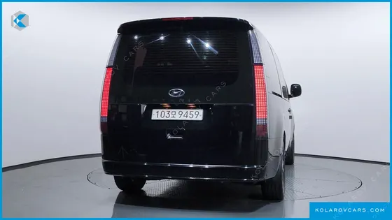 HYUNDAI STARIA LOUNGE 9-SEATER