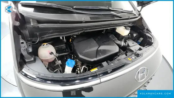 HYUNDAI STARIA LOUNGE 9-SEATER