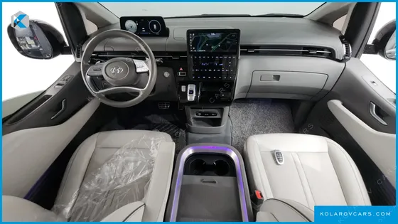 HYUNDAI STARIA LOUNGE 9-SEATER