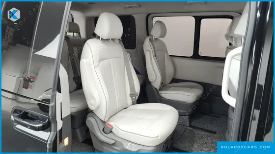 HYUNDAI STARIA LOUNGE 9-SEATER