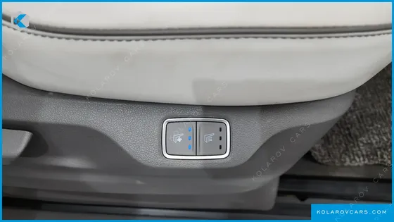 HYUNDAI STARIA LOUNGE 9-SEATER