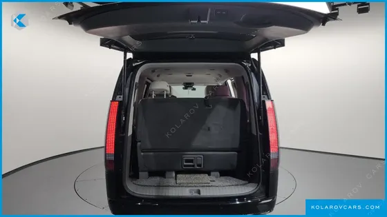 HYUNDAI STARIA LOUNGE 9-SEATER