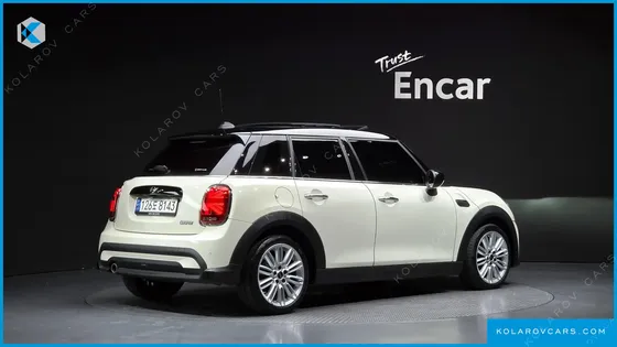 MINI COOPER 5-DOOR CLASSIC PLUS