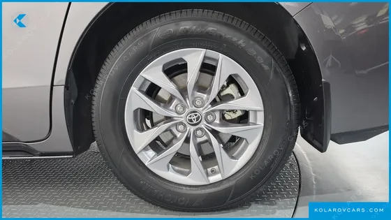 TOYOTA SIENNA 2.5 HYBRID AWD