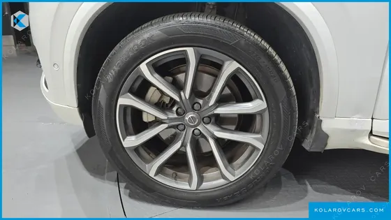 VOLVO XC90 D5 MOMENTUM