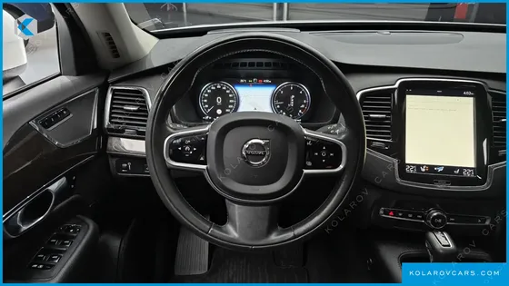 VOLVO XC90 D5 MOMENTUM