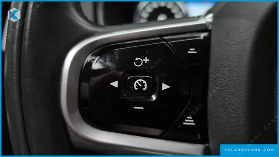 VOLVO XC90 D5 MOMENTUM