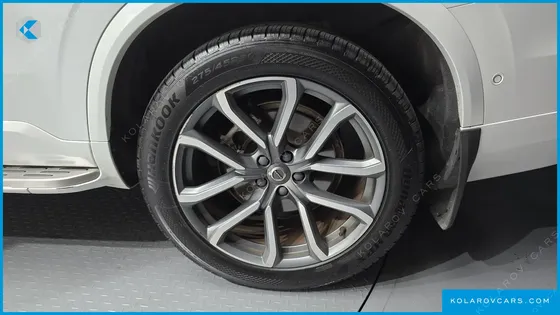 VOLVO XC90 D5 MOMENTUM