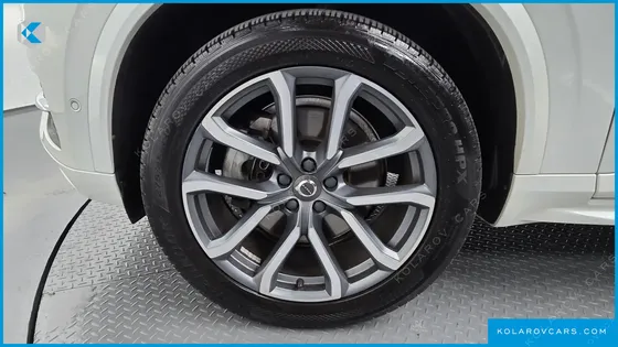 VOLVO XC90 D5 MOMENTUM