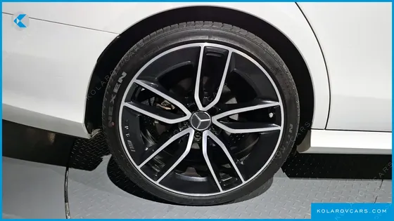MERCEDES E-CLASS E300 4MATIC AMG LINE